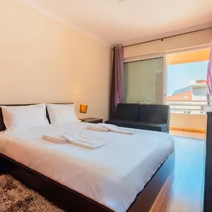 https://feels-like-home-funchal-green-park-apartment-with-pool.madeira-islandshotels.com